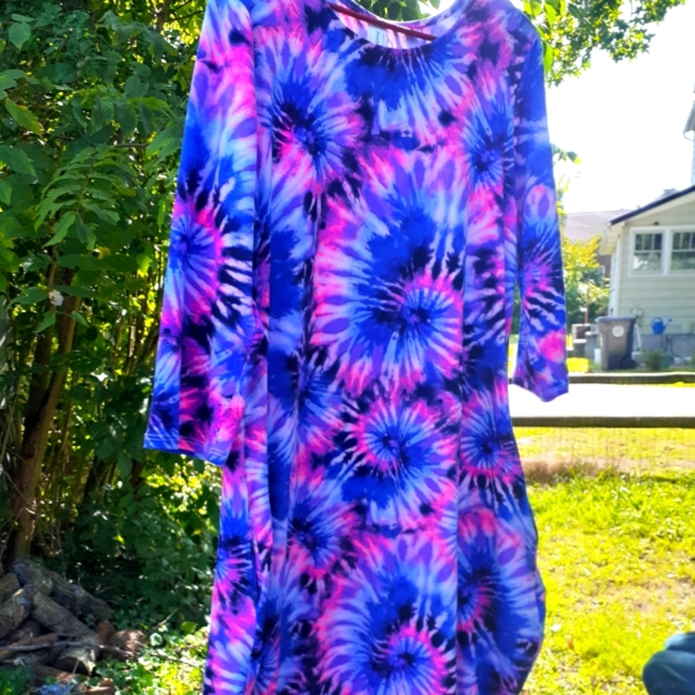 WOMEN'S MID/MAXIE WITH WIDE SIDES. 1X New
